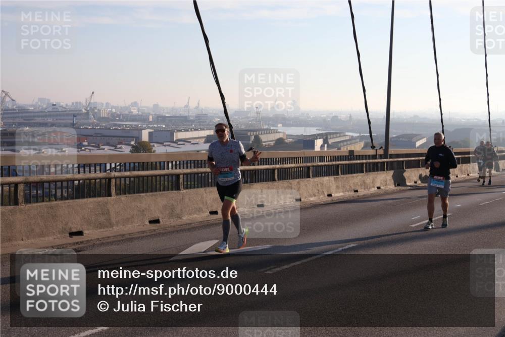 03.10.2025 - Köhlbrandbrückenlauf Julia Fischer http://msf.ph/oto/9000444 03.10.2025 09:21:15 Position 1  meine-sportfotos.de