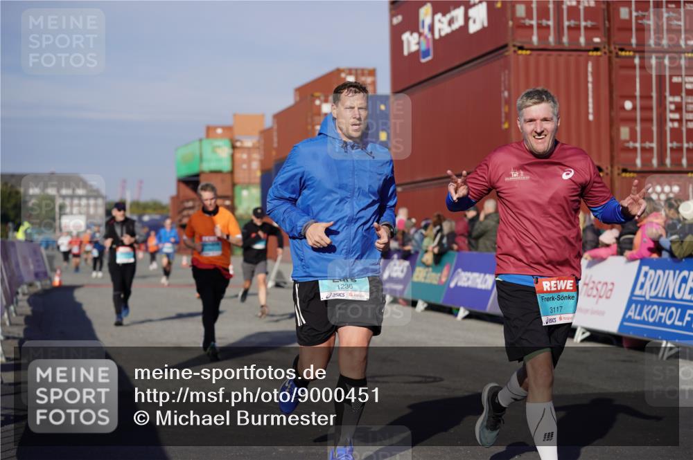 03.10.2025 - Köhlbrandbrückenlauf Michael Burmester http://msf.ph/oto/9000451 03.10.2025 10:04:48 Ziel 1225, 1236, 1403, 1447, 1457, 2714, 3117, 3753, 3812, 3835 meine-sportfotos.de