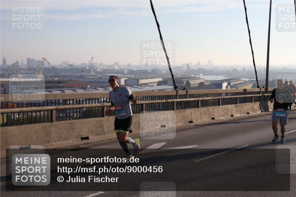 03.10.2025 - Köhlbrandbrückenlauf Julia Fischer http://msf.ph/oto/9000456 03.10.2025 09:21:16 Position 1 666, 300 meine-sportfotos.de