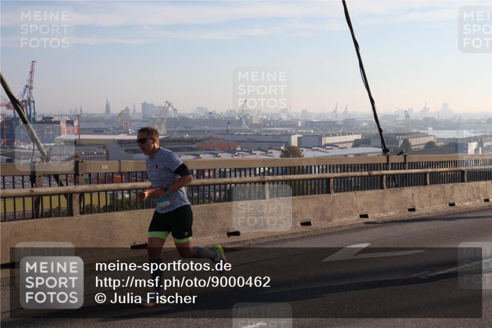 03.10.2025 - Köhlbrandbrückenlauf Julia Fischer http://msf.ph/oto/9000462 03.10.2025 09:21:16 Position 1  meine-sportfotos.de
