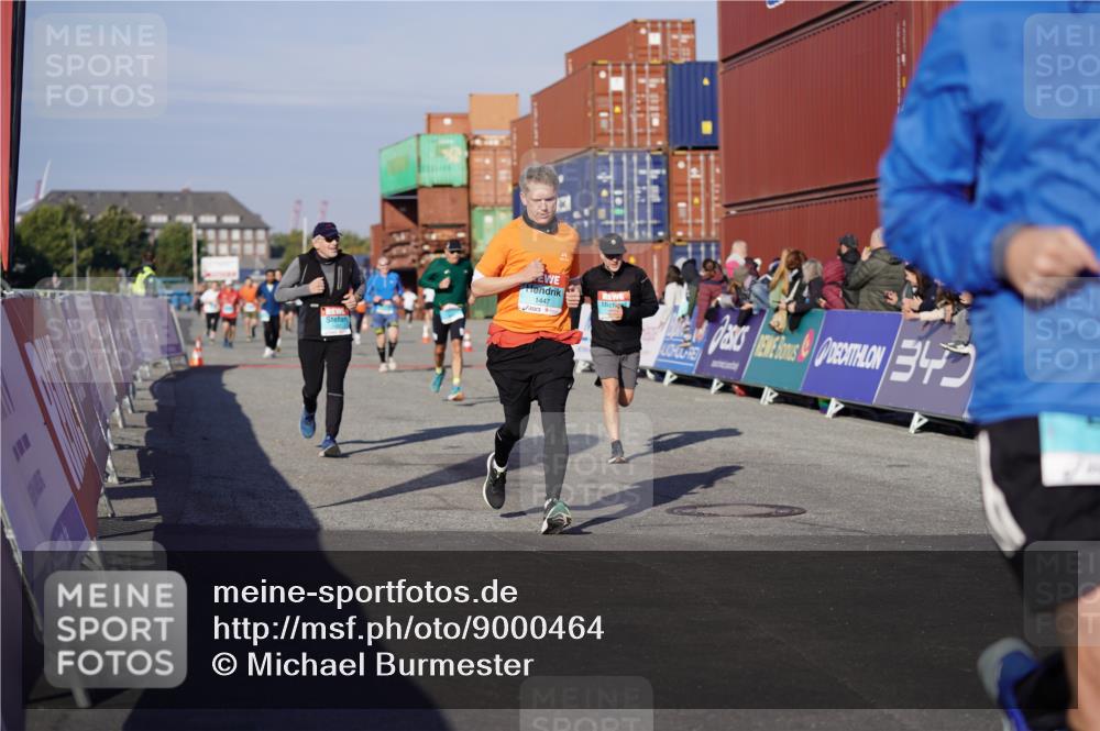 03.10.2025 - Köhlbrandbrückenlauf Michael Burmester http://msf.ph/oto/9000464 03.10.2025 10:04:49 Ziel 1225, 1236, 1302, 1403, 1447, 1457, 2714, 3117, 3753, 3812, 3835 meine-sportfotos.de