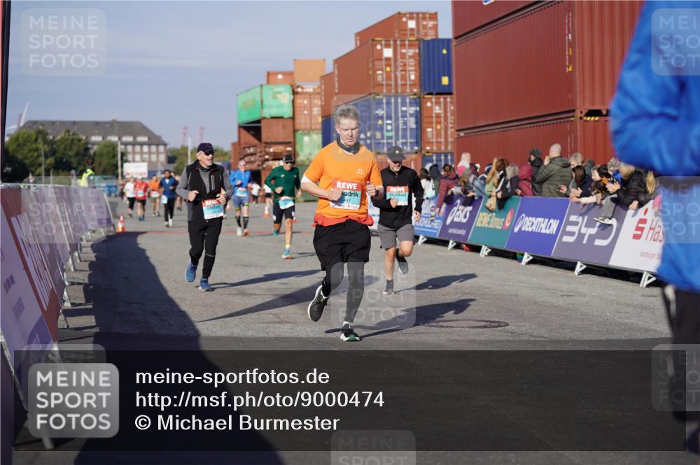 03.10.2025 - Köhlbrandbrückenlauf Michael Burmester http://msf.ph/oto/9000474 03.10.2025 10:04:49 Ziel 1225, 1236, 1302, 1403, 1447, 1457, 2714, 3117, 3753, 3812, 3835 meine-sportfotos.de