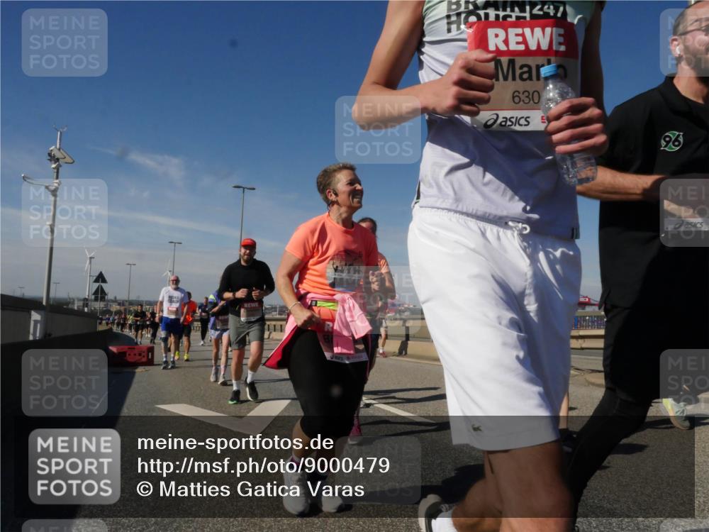 03.10.2025 - Köhlbrandbrückenlauf Matties Gatica Varas http://msf.ph/oto/9000479 03.10.2025 12:53:36 Position 2 2471, 630, 96 meine-sportfotos.de