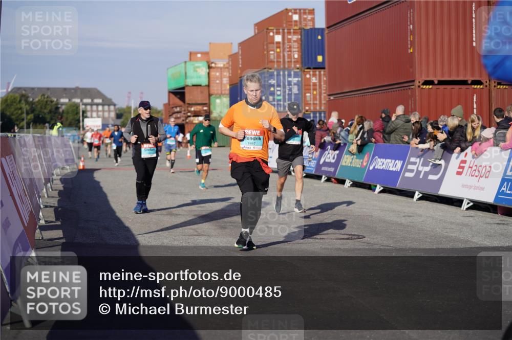 03.10.2025 - Köhlbrandbrückenlauf Michael Burmester http://msf.ph/oto/9000485 03.10.2025 10:04:49 Ziel 1225, 1236, 1302, 1403, 1447, 1457, 2714, 3117, 3753, 3812, 3835 meine-sportfotos.de