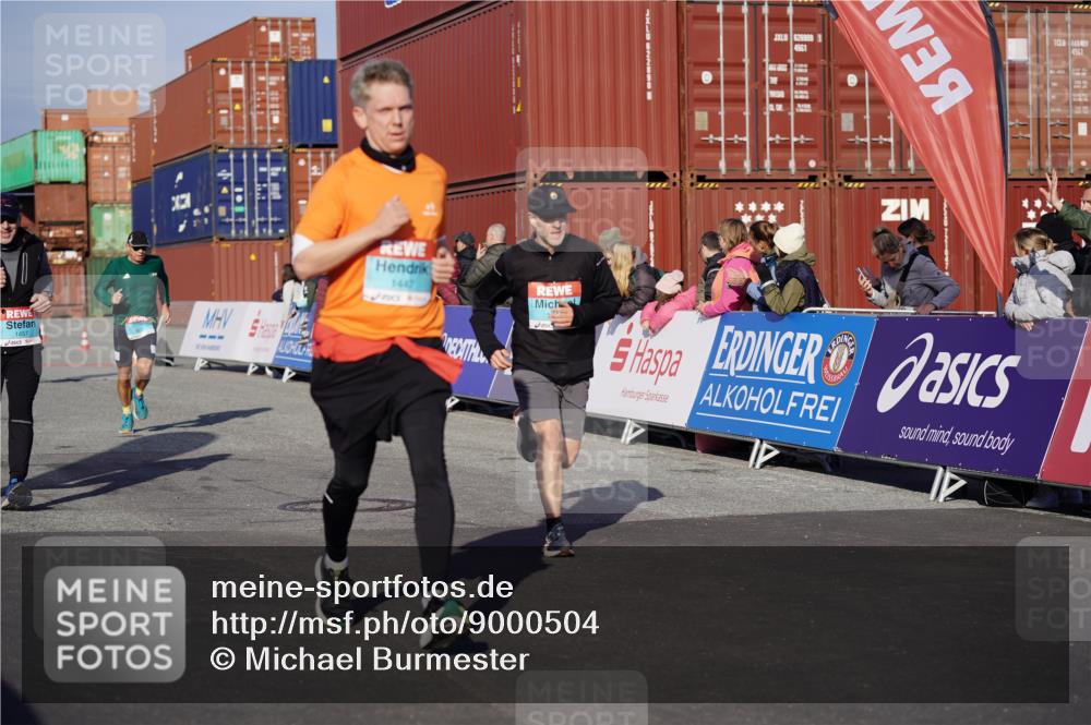 03.10.2025 - Köhlbrandbrückenlauf Michael Burmester http://msf.ph/oto/9000504 03.10.2025 10:04:50 Ziel 1225, 1236, 1302, 1403, 1447, 1457, 2714, 3117, 3812 meine-sportfotos.de