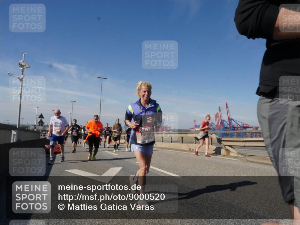 03.10.2025 - Köhlbrandbrückenlauf Matties Gatica Varas http://msf.ph/oto/9000520 03.10.2025 12:53:38 Position 2 6673 meine-sportfotos.de