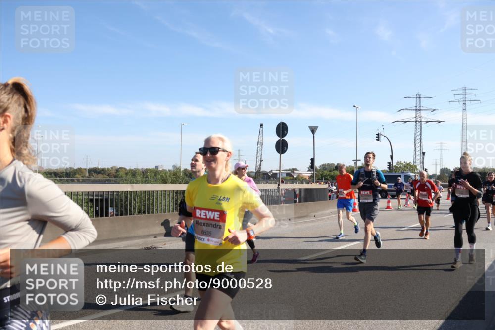 03.10.2025 - Köhlbrandbrückenlauf Julia Fischer http://msf.ph/oto/9000528 03.10.2025 12:15:29 Position 3 6635 meine-sportfotos.de