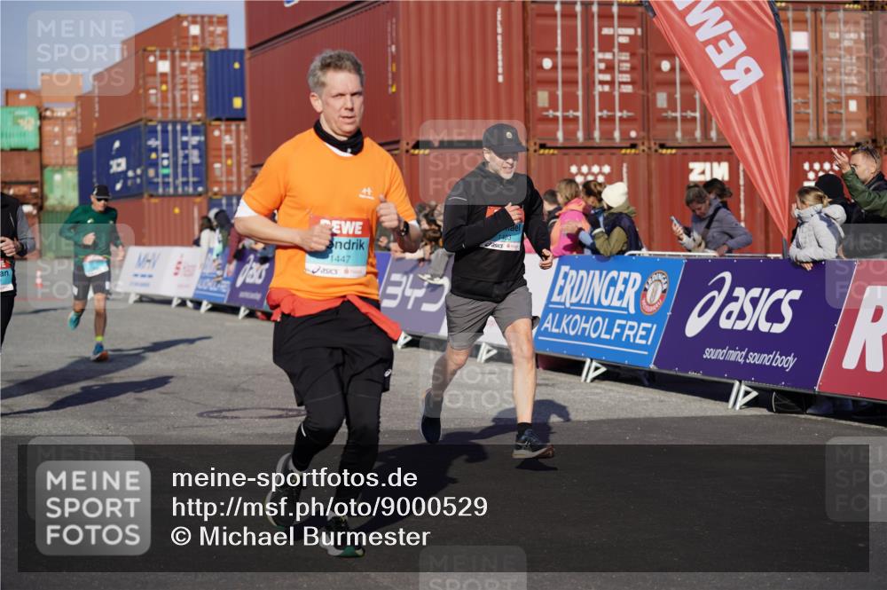 03.10.2025 - Köhlbrandbrückenlauf Michael Burmester http://msf.ph/oto/9000529 03.10.2025 10:04:50 Ziel 1225, 1236, 1302, 1403, 1447, 1457, 2714, 3117, 3812 meine-sportfotos.de