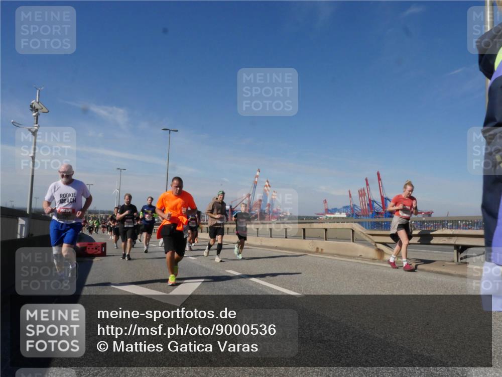03.10.2025 - Köhlbrandbrückenlauf Matties Gatica Varas http://msf.ph/oto/9000536 03.10.2025 12:53:39 Position 2  meine-sportfotos.de