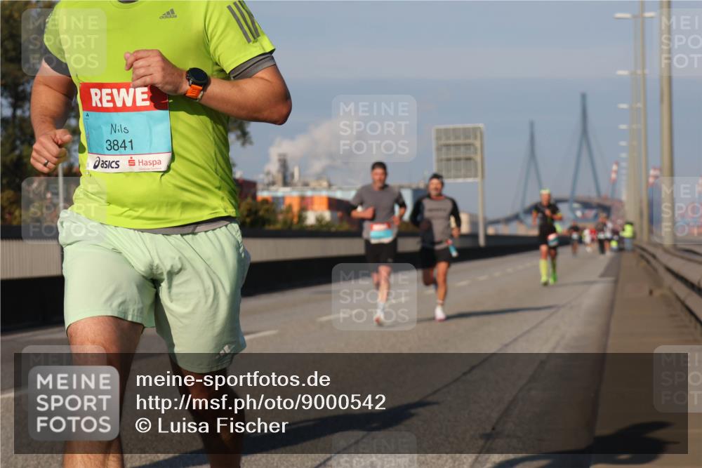 03.10.2025 - Köhlbrandbrückenlauf Luisa Fischer http://msf.ph/oto/9000542 03.10.2025 10:42:33 Position 3 3841 meine-sportfotos.de