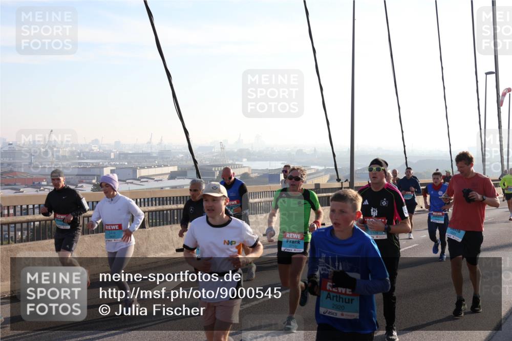 03.10.2025 - Köhlbrandbrückenlauf Julia Fischer http://msf.ph/oto/9000545 03.10.2025 09:21:34 Position 1 2710, 1109, 2920 meine-sportfotos.de