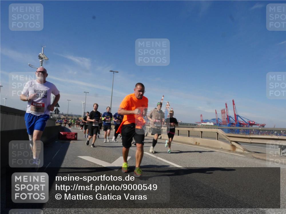 03.10.2025 - Köhlbrandbrückenlauf Matties Gatica Varas http://msf.ph/oto/9000549 03.10.2025 12:53:40 Position 2  meine-sportfotos.de