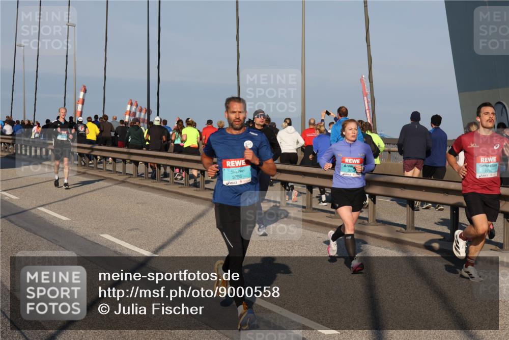 03.10.2025 - Köhlbrandbrückenlauf Julia Fischer http://msf.ph/oto/9000558 03.10.2025 09:35:17 Position 2 3704, 3756, 2792 meine-sportfotos.de