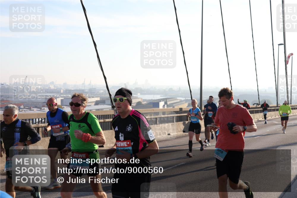 03.10.2025 - Köhlbrandbrückenlauf Julia Fischer http://msf.ph/oto/9000560 03.10.2025 09:21:35 Position 1 3464, 2710, 1231 meine-sportfotos.de