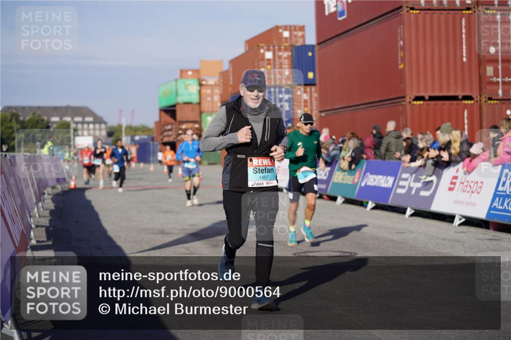 03.10.2025 - Köhlbrandbrückenlauf Michael Burmester http://msf.ph/oto/9000564 03.10.2025 10:04:52 Ziel 1236, 1302, 1403, 1447, 1457, 2714, 3117, 3741, 3812 meine-sportfotos.de