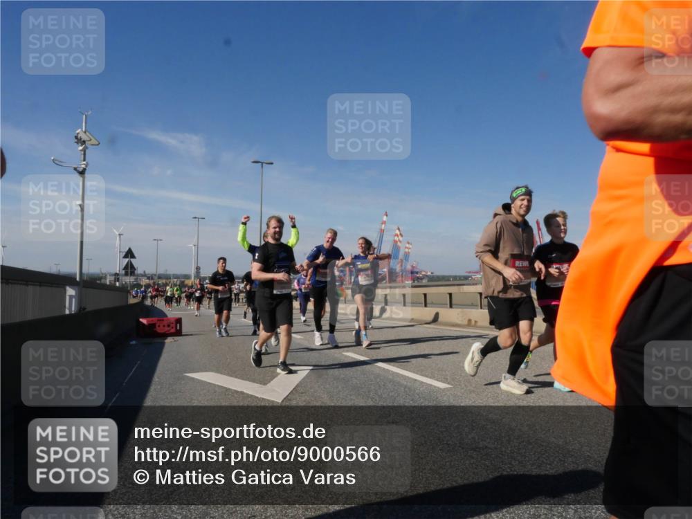 03.10.2025 - Köhlbrandbrückenlauf Matties Gatica Varas http://msf.ph/oto/9000566 03.10.2025 12:53:42 Position 2  meine-sportfotos.de