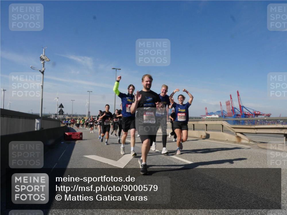 03.10.2025 - Köhlbrandbrückenlauf Matties Gatica Varas http://msf.ph/oto/9000579 03.10.2025 12:53:42 Position 2  meine-sportfotos.de