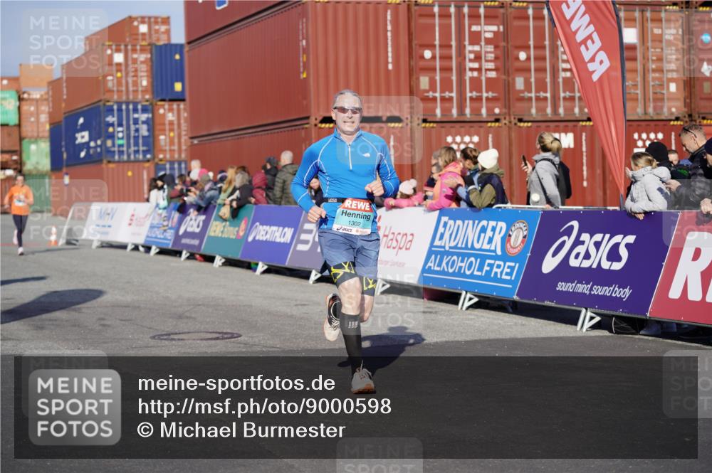 03.10.2025 - Köhlbrandbrückenlauf Michael Burmester http://msf.ph/oto/9000598 03.10.2025 10:04:56 Ziel 1211, 1302, 1403, 1406, 1457, 1477, 1944, 3741, 3812 meine-sportfotos.de