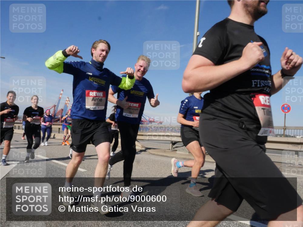 03.10.2025 - Köhlbrandbrückenlauf Matties Gatica Varas http://msf.ph/oto/9000600 03.10.2025 12:53:44 Position 2 6687, 5607, 0000000000, 021 meine-sportfotos.de