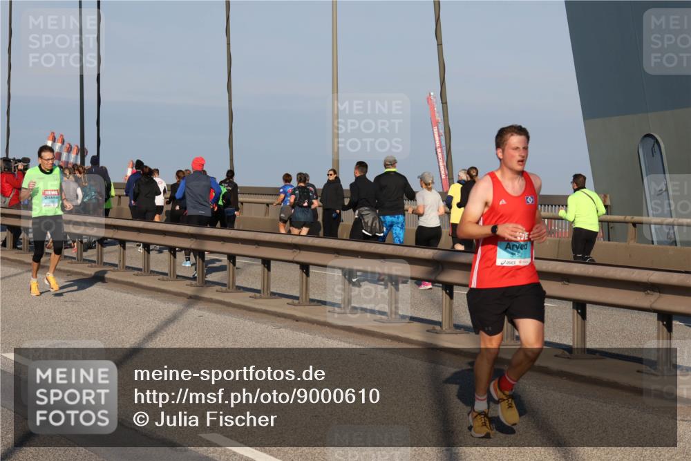 03.10.2025 - Köhlbrandbrückenlauf Julia Fischer http://msf.ph/oto/9000610 03.10.2025 09:35:27 Position 2 152 meine-sportfotos.de