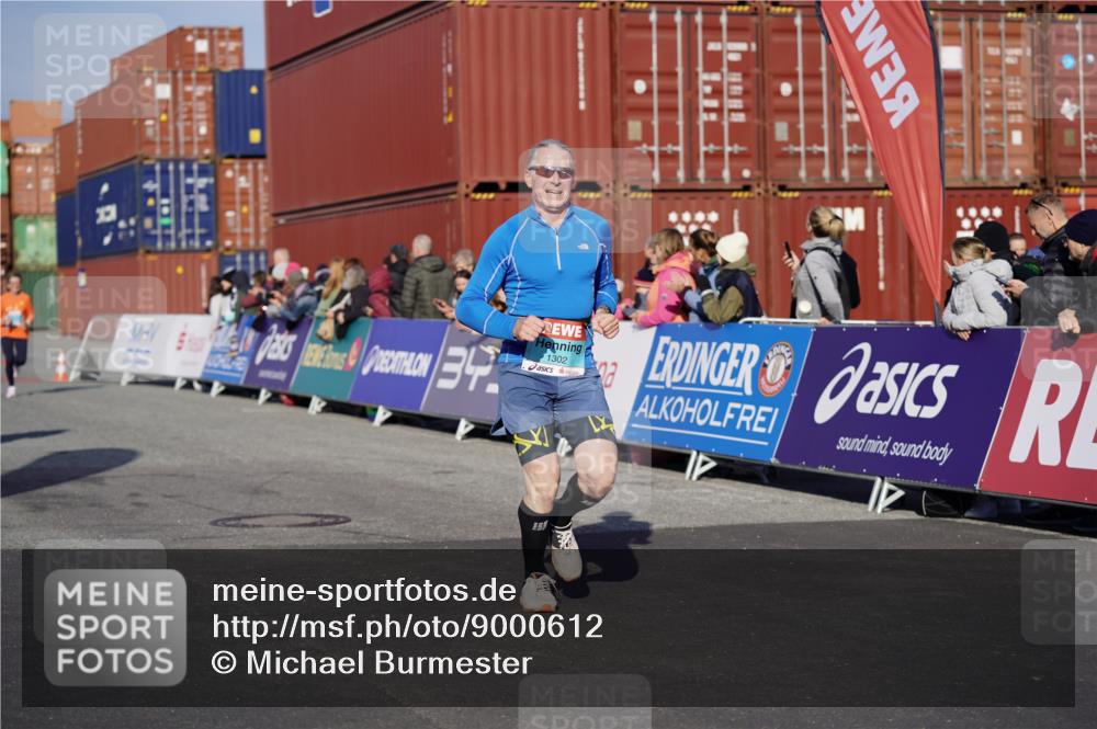 03.10.2025 - Köhlbrandbrückenlauf Michael Burmester http://msf.ph/oto/9000612 03.10.2025 10:04:56 Ziel 1211, 1302, 1403, 1406, 1457, 1477, 1944, 3741, 3812 meine-sportfotos.de