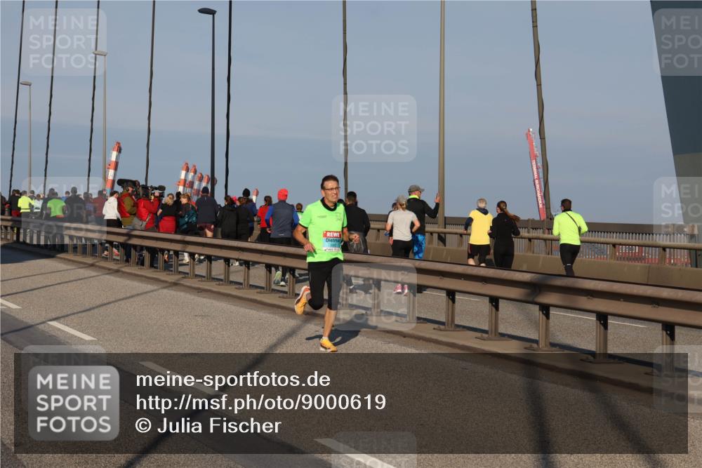 03.10.2025 - Köhlbrandbrückenlauf Julia Fischer http://msf.ph/oto/9000619 03.10.2025 09:35:28 Position 2  meine-sportfotos.de