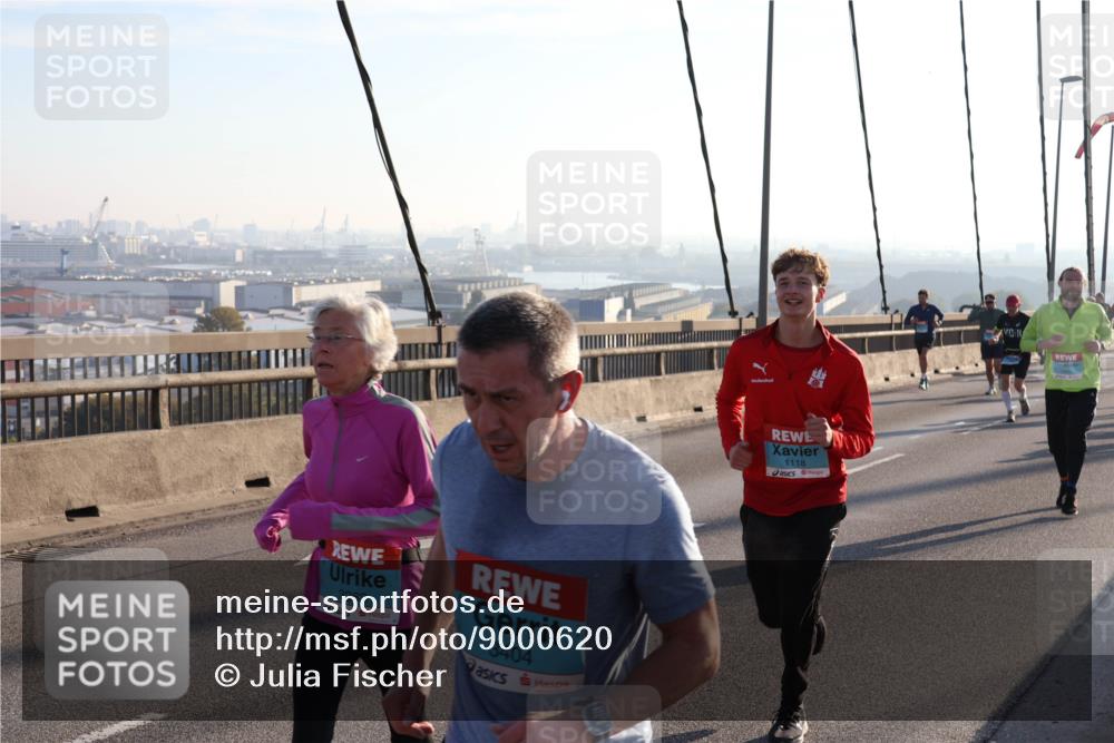 03.10.2025 - Köhlbrandbrückenlauf Julia Fischer http://msf.ph/oto/9000620 03.10.2025 09:21:48 Position 1 3263, 3404, 1118 meine-sportfotos.de