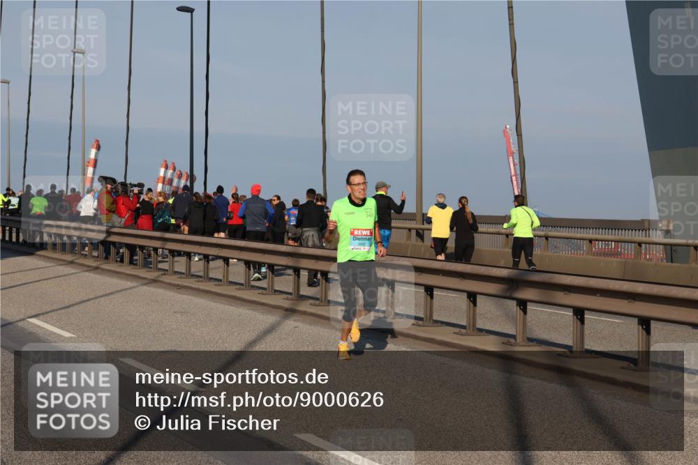 03.10.2025 - Köhlbrandbrückenlauf Julia Fischer http://msf.ph/oto/9000626 03.10.2025 09:35:29 Position 2  meine-sportfotos.de