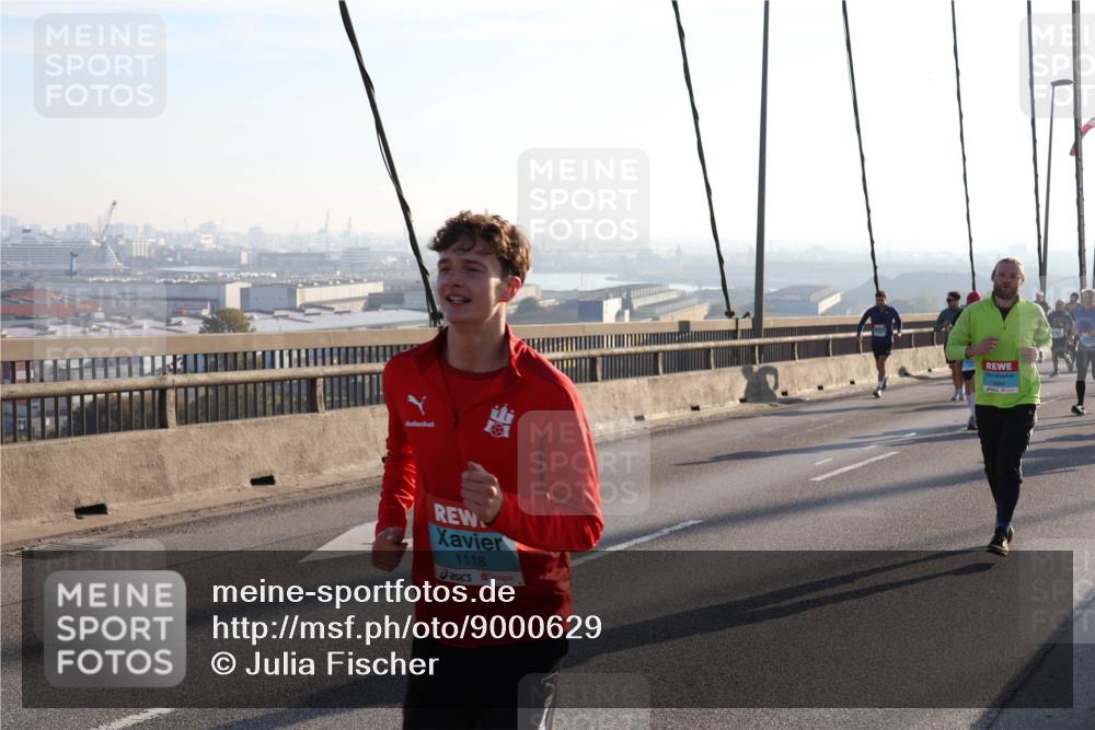03.10.2025 - Köhlbrandbrückenlauf Julia Fischer http://msf.ph/oto/9000629 03.10.2025 09:21:48 Position 1 1118 meine-sportfotos.de