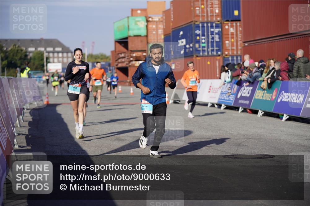 03.10.2025 - Köhlbrandbrückenlauf Michael Burmester http://msf.ph/oto/9000633 03.10.2025 10:04:57 Ziel 1211, 1302, 1403, 1406, 1477, 1622, 1944, 3741, 3812 meine-sportfotos.de