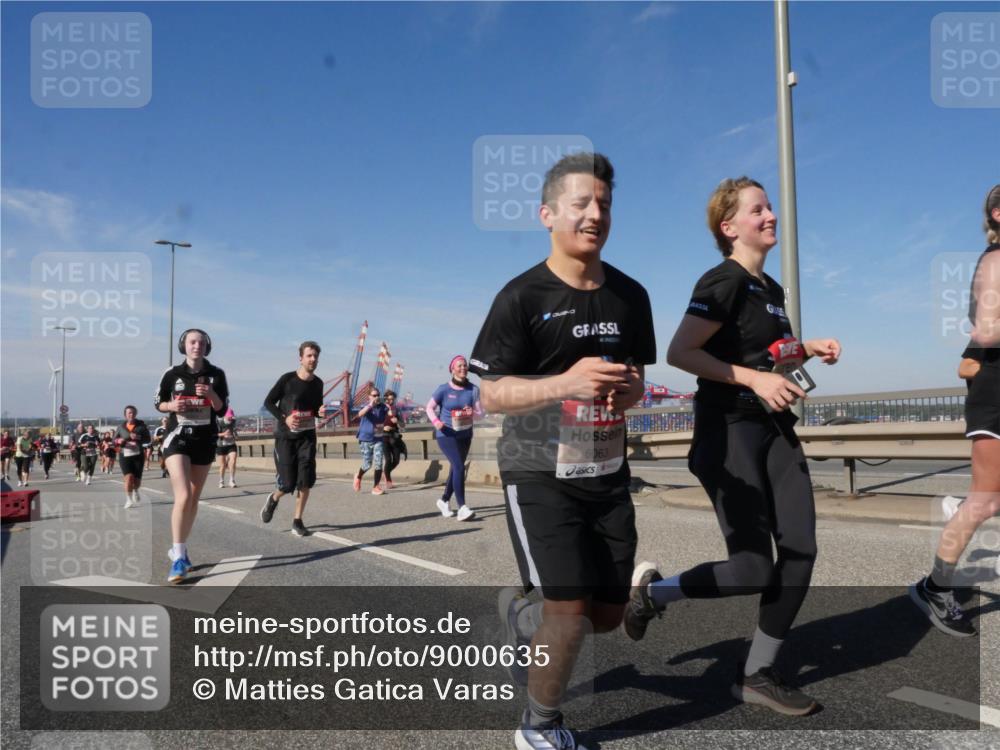 03.10.2025 - Köhlbrandbrückenlauf Matties Gatica Varas http://msf.ph/oto/9000635 03.10.2025 12:53:46 Position 2 6063 meine-sportfotos.de