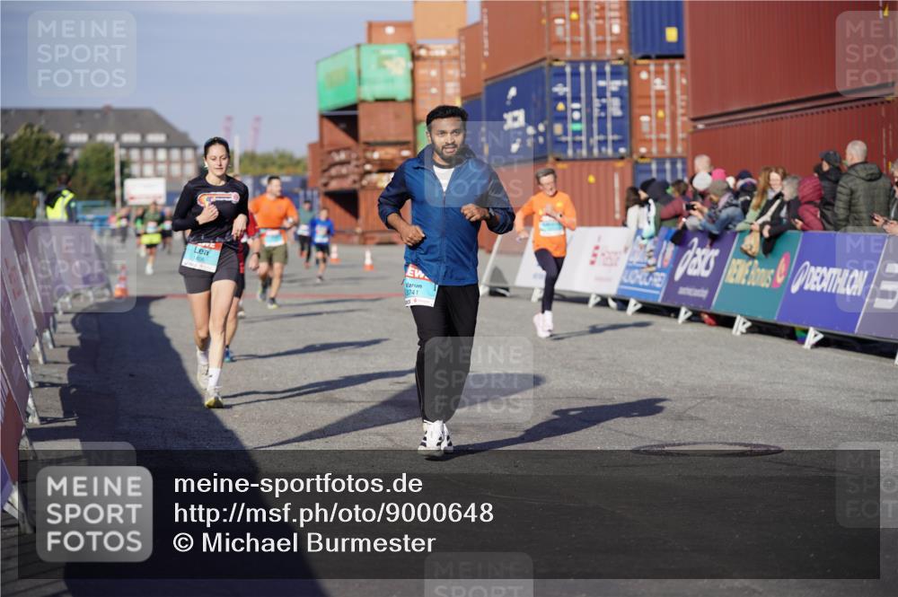 03.10.2025 - Köhlbrandbrückenlauf Michael Burmester http://msf.ph/oto/9000648 03.10.2025 10:04:58 Ziel 1211, 1302, 1403, 1406, 1477, 1622, 1944, 3741, 3812 meine-sportfotos.de