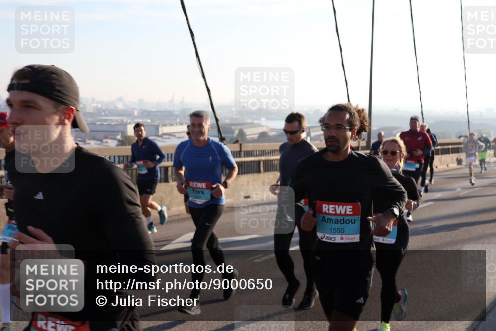 03.10.2025 - Köhlbrandbrückenlauf Julia Fischer http://msf.ph/oto/9000650 03.10.2025 09:21:54 Position 1 1550 meine-sportfotos.de