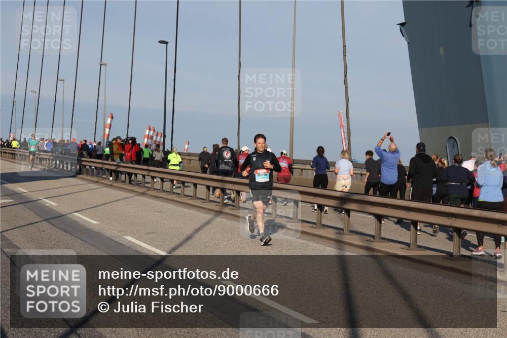 03.10.2025 - Köhlbrandbrückenlauf Julia Fischer http://msf.ph/oto/9000666 03.10.2025 09:35:42 Position 2  meine-sportfotos.de