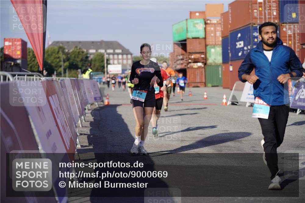03.10.2025 - Köhlbrandbrückenlauf Michael Burmester http://msf.ph/oto/9000669 03.10.2025 10:04:58 Ziel 1211, 1302, 1403, 1406, 1477, 1622, 1944, 3741, 3812 meine-sportfotos.de