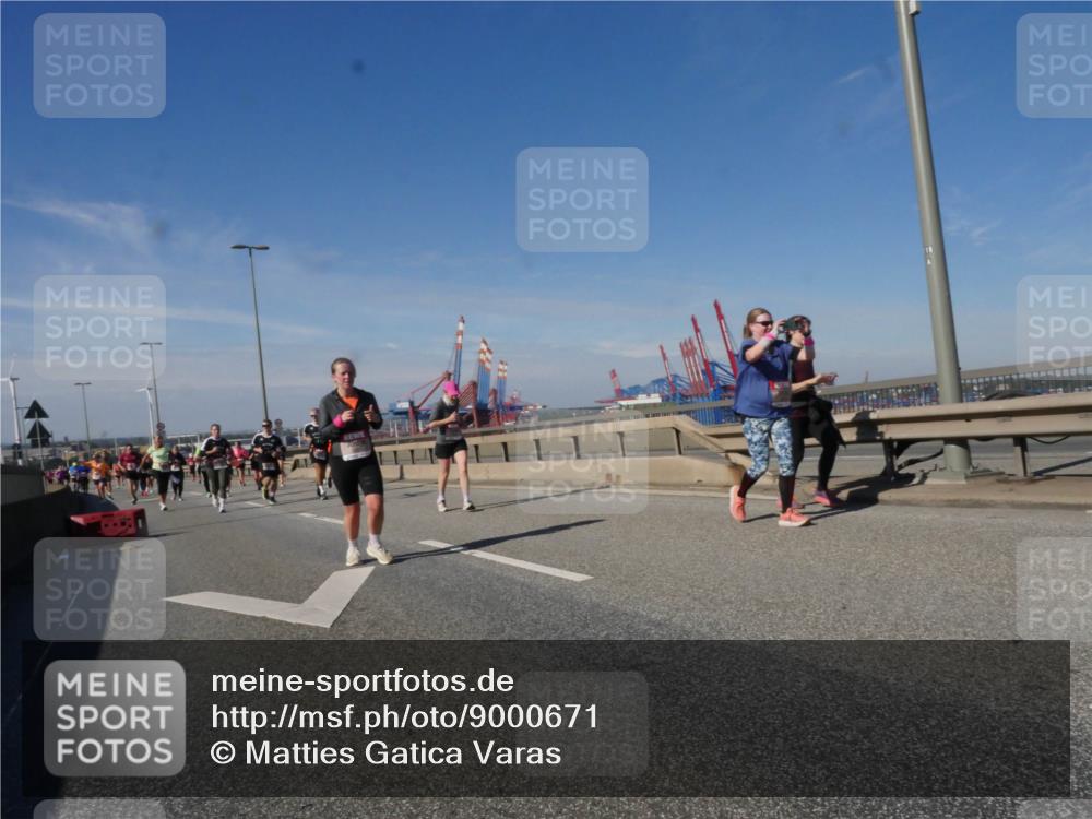 03.10.2025 - Köhlbrandbrückenlauf Matties Gatica Varas http://msf.ph/oto/9000671 03.10.2025 12:53:49 Position 2  meine-sportfotos.de
