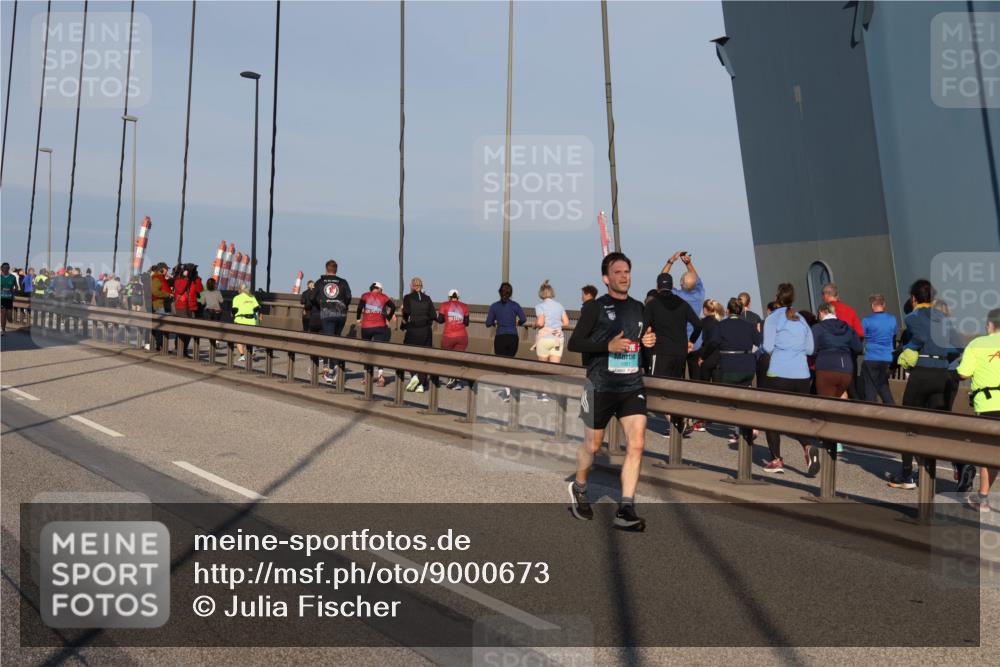 03.10.2025 - Köhlbrandbrückenlauf Julia Fischer http://msf.ph/oto/9000673 03.10.2025 09:35:43 Position 2  meine-sportfotos.de
