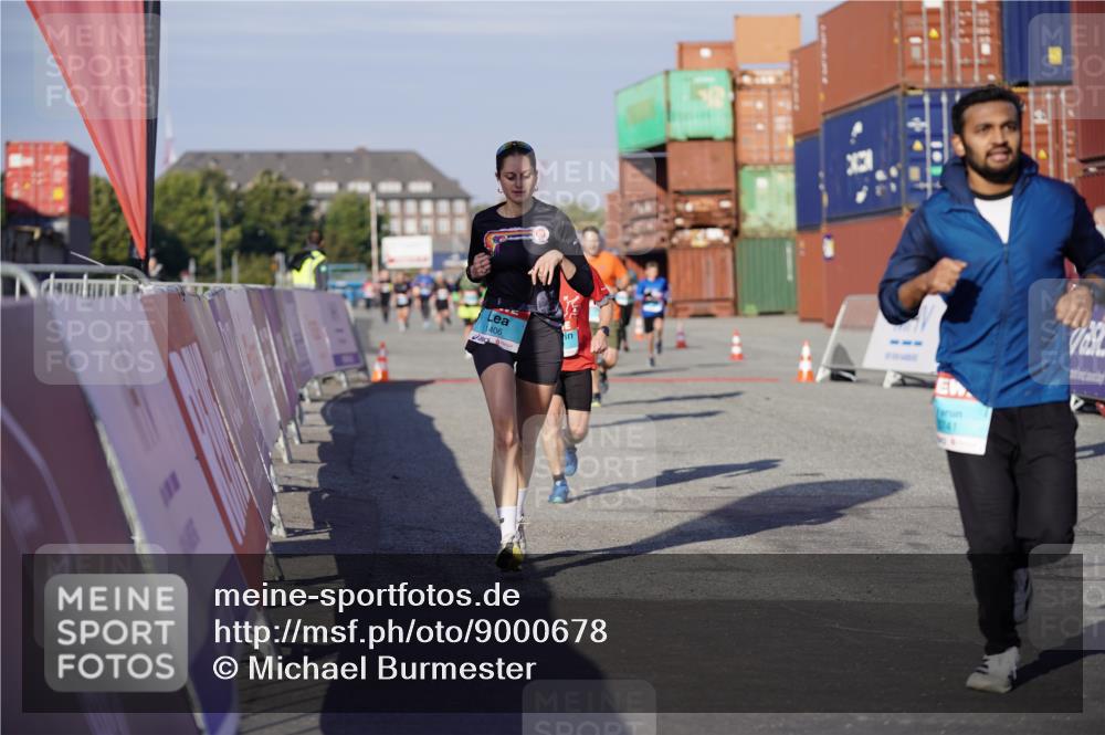 03.10.2025 - Köhlbrandbrückenlauf Michael Burmester http://msf.ph/oto/9000678 03.10.2025 10:04:59 Ziel 1211, 1302, 1406, 1477, 1622, 1944, 3741, 3812 meine-sportfotos.de