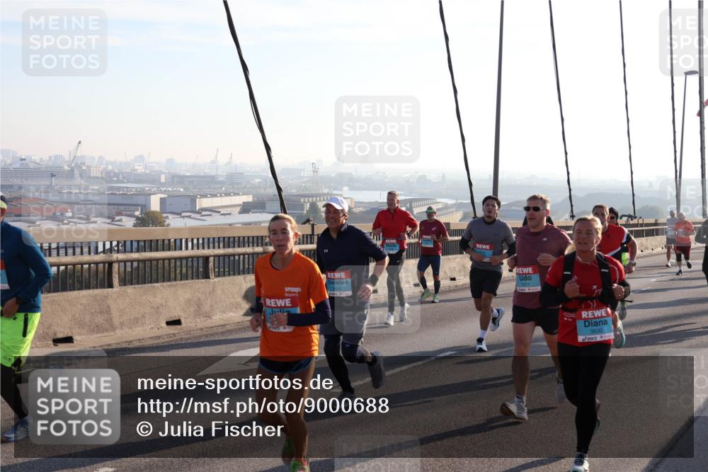 03.10.2025 - Köhlbrandbrückenlauf Julia Fischer http://msf.ph/oto/9000688 03.10.2025 09:22:02 Position 1 2843, 1411, 3630 meine-sportfotos.de