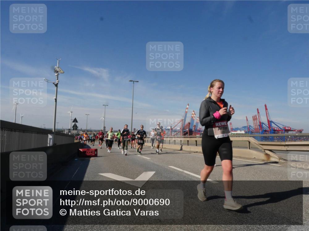 03.10.2025 - Köhlbrandbrückenlauf Matties Gatica Varas http://msf.ph/oto/9000690 03.10.2025 12:53:50 Position 2 5200 meine-sportfotos.de