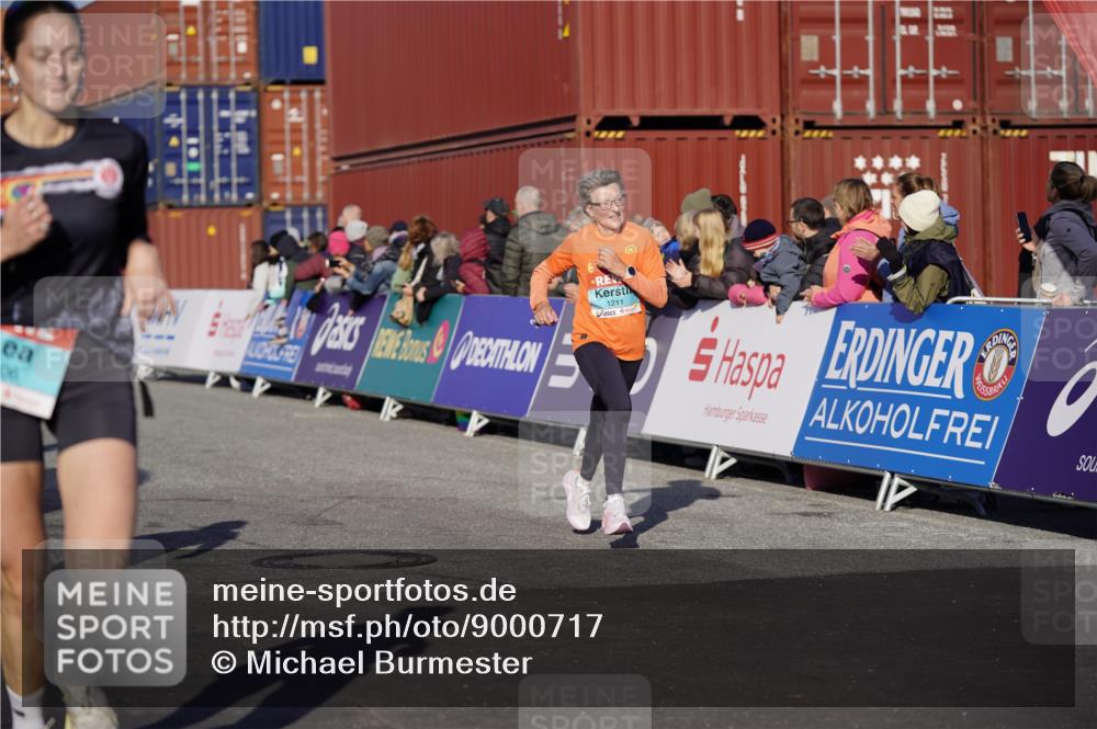 03.10.2025 - Köhlbrandbrückenlauf Michael Burmester http://msf.ph/oto/9000717 03.10.2025 10:05:00 Ziel 1211, 1302, 1406, 1477, 1622, 1944, 3721, 3741 meine-sportfotos.de