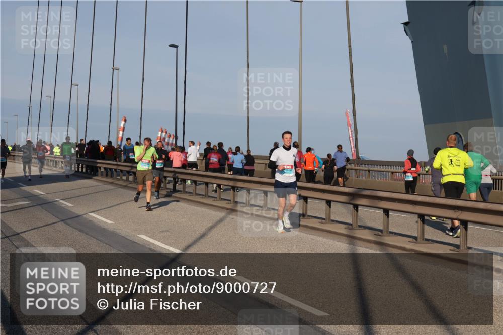 03.10.2025 - Köhlbrandbrückenlauf Julia Fischer http://msf.ph/oto/9000727 03.10.2025 09:36:16 Position 2  meine-sportfotos.de