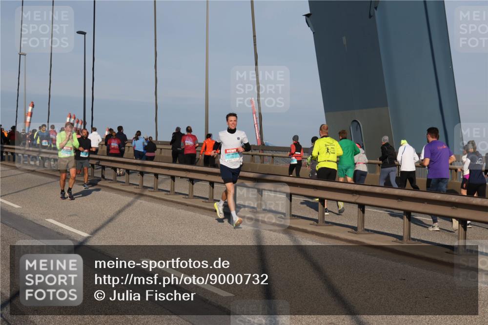 03.10.2025 - Köhlbrandbrückenlauf Julia Fischer http://msf.ph/oto/9000732 03.10.2025 09:36:17 Position 2  meine-sportfotos.de