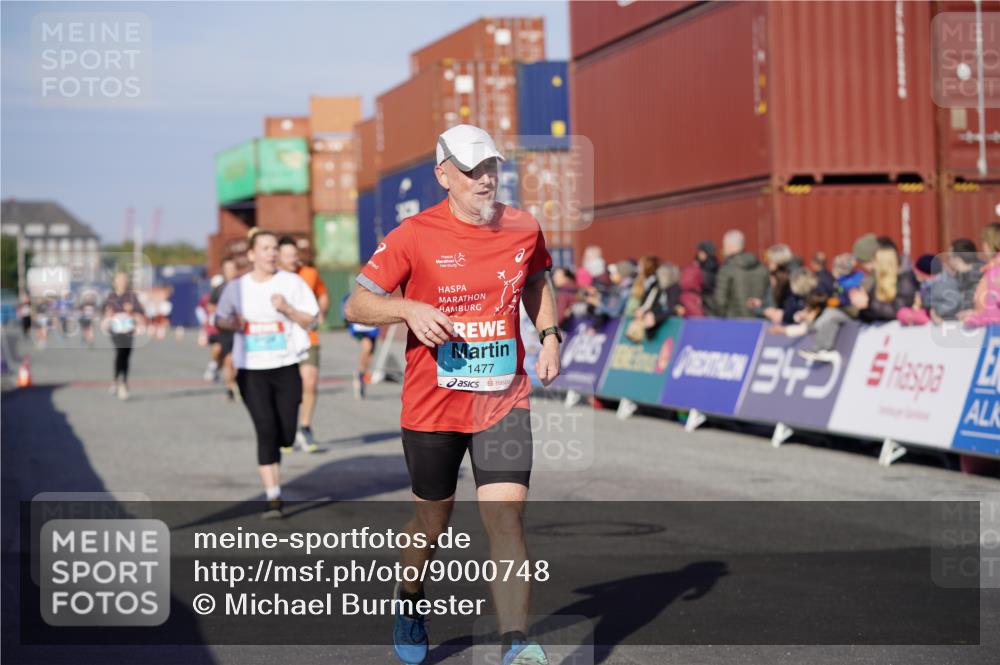 03.10.2025 - Köhlbrandbrückenlauf Michael Burmester http://msf.ph/oto/9000748 03.10.2025 10:05:01 Ziel 1211, 1302, 1406, 1477, 1622, 1944, 2920, 3409, 3721, 3741 meine-sportfotos.de
