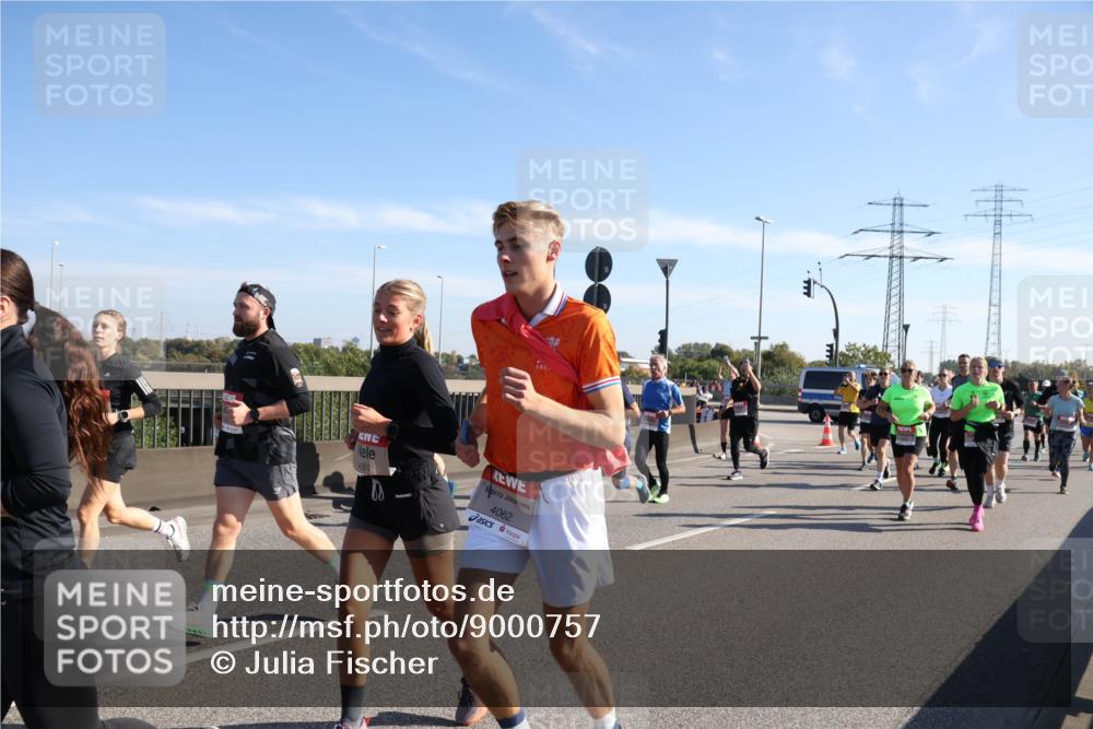 03.10.2025 - Köhlbrandbrückenlauf Julia Fischer http://msf.ph/oto/9000757 03.10.2025 12:15:57 Position 3 4161, 4062 meine-sportfotos.de