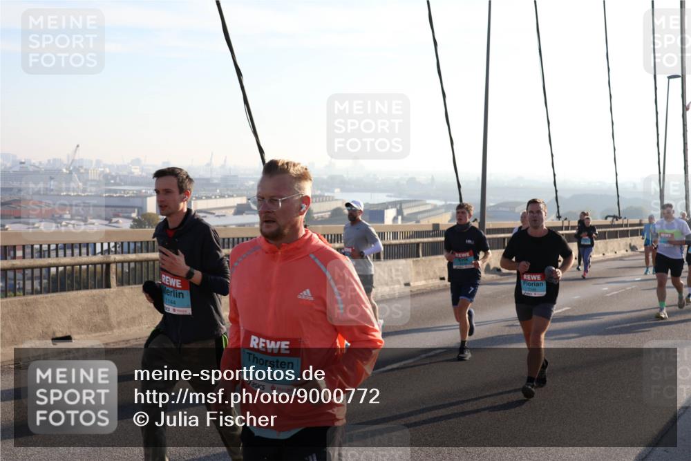 03.10.2025 - Köhlbrandbrückenlauf Julia Fischer http://msf.ph/oto/9000772 03.10.2025 09:22:09 Position 1 1144, 1292, 1146 meine-sportfotos.de