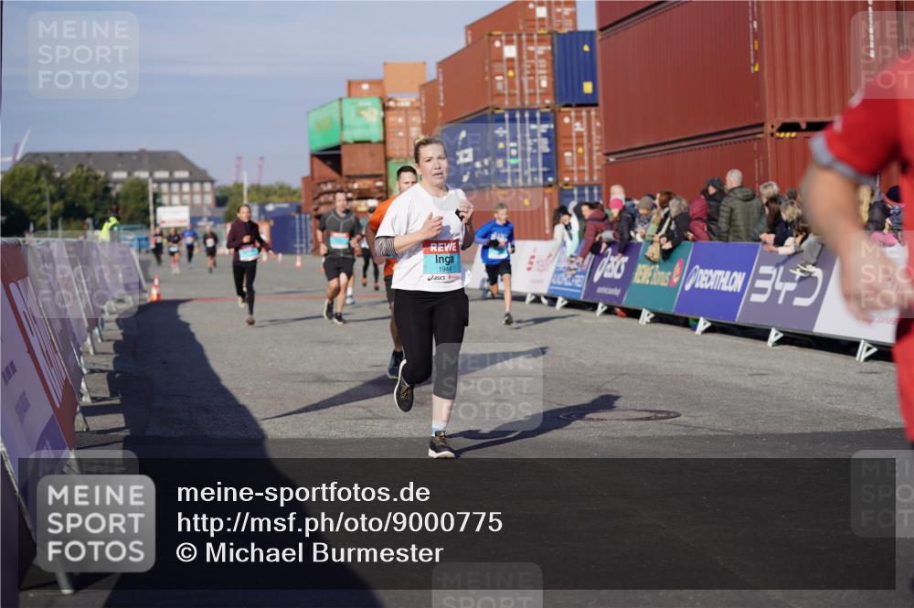 03.10.2025 - Köhlbrandbrückenlauf Michael Burmester http://msf.ph/oto/9000775 03.10.2025 10:05:03 Ziel 1033, 1211, 1346, 1406, 1477, 1622, 1944, 2920, 3409, 3721, 3741 meine-sportfotos.de