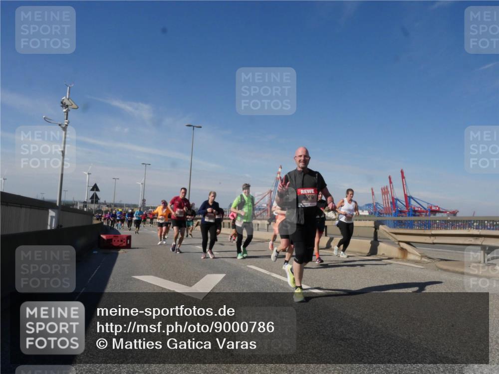 03.10.2025 - Köhlbrandbrückenlauf Matties Gatica Varas http://msf.ph/oto/9000786 03.10.2025 12:53:56 Position 2  meine-sportfotos.de
