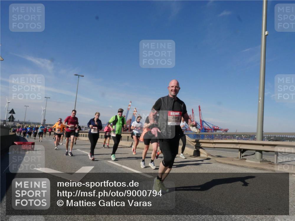 03.10.2025 - Köhlbrandbrückenlauf Matties Gatica Varas http://msf.ph/oto/9000794 03.10.2025 12:53:56 Position 2 5709 meine-sportfotos.de