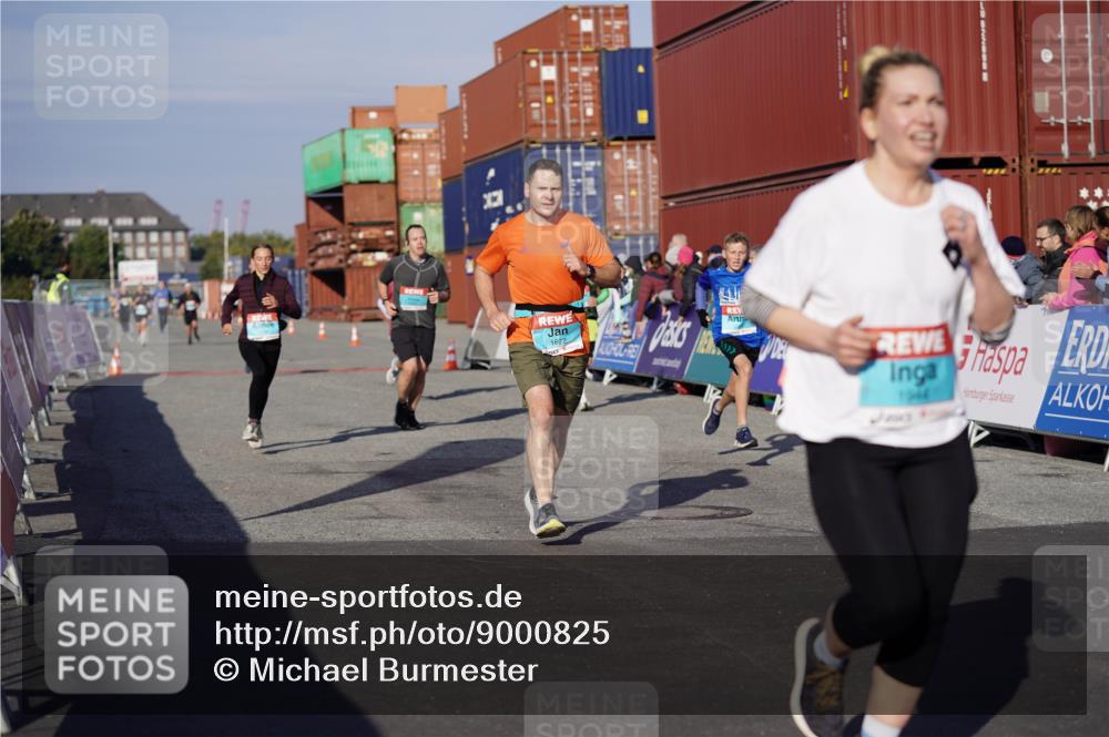03.10.2025 - Köhlbrandbrückenlauf Michael Burmester http://msf.ph/oto/9000825 03.10.2025 10:05:04 Ziel 1033, 1211, 1346, 1406, 1477, 1622, 1944, 2920, 3409, 3721, 3741 meine-sportfotos.de